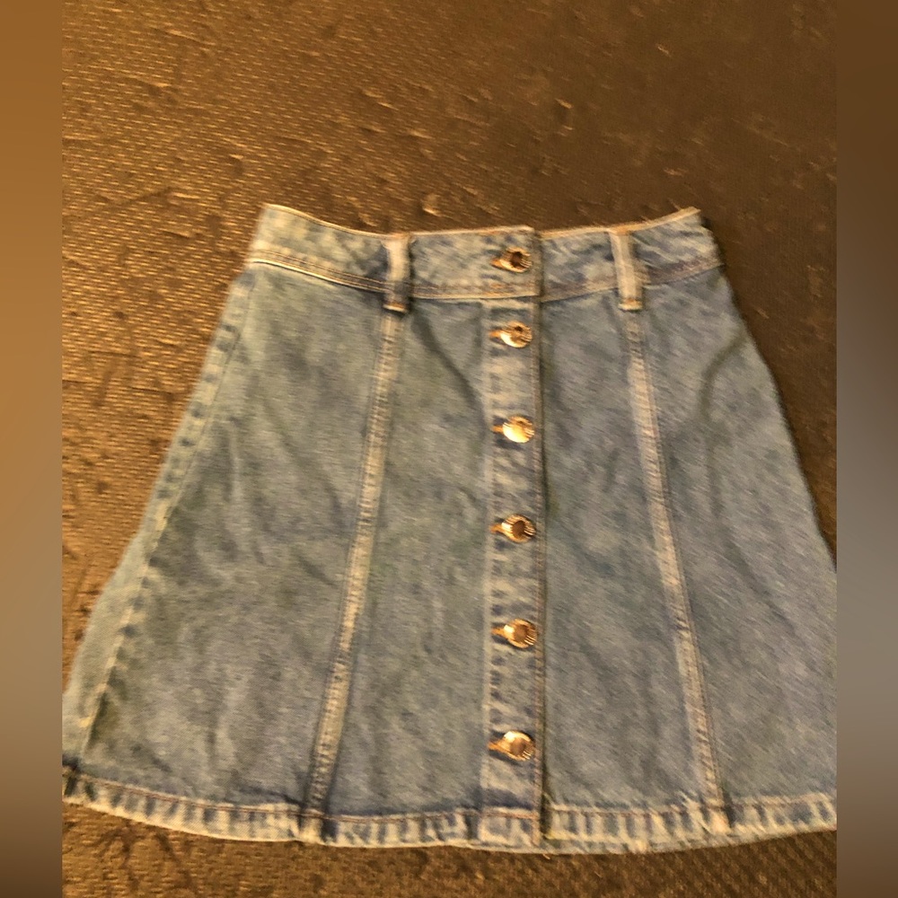 Denim skirt with buttons